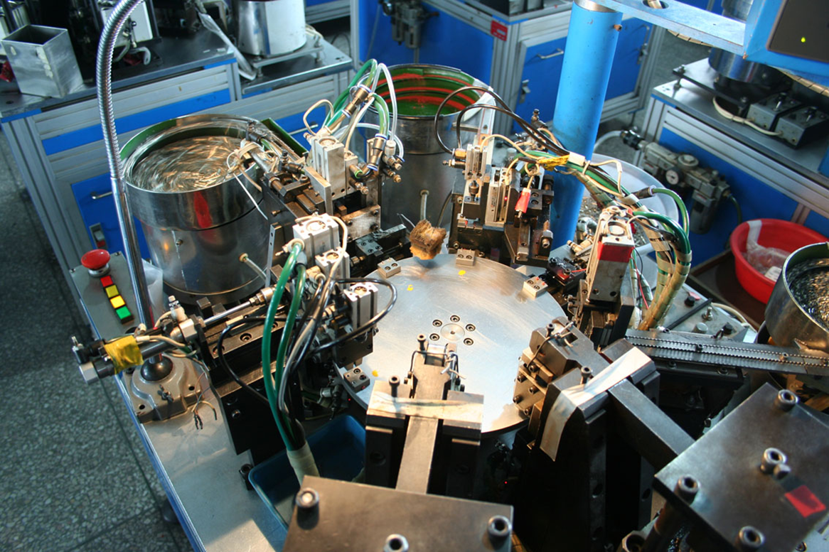 Automatic assembly equipment for valve core